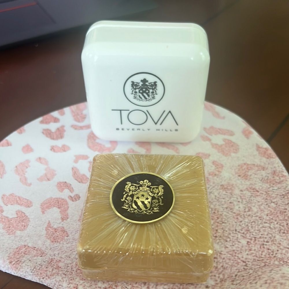 NEW SEALED *Tova* Beverly Hills travel Bar Soap W/Case
